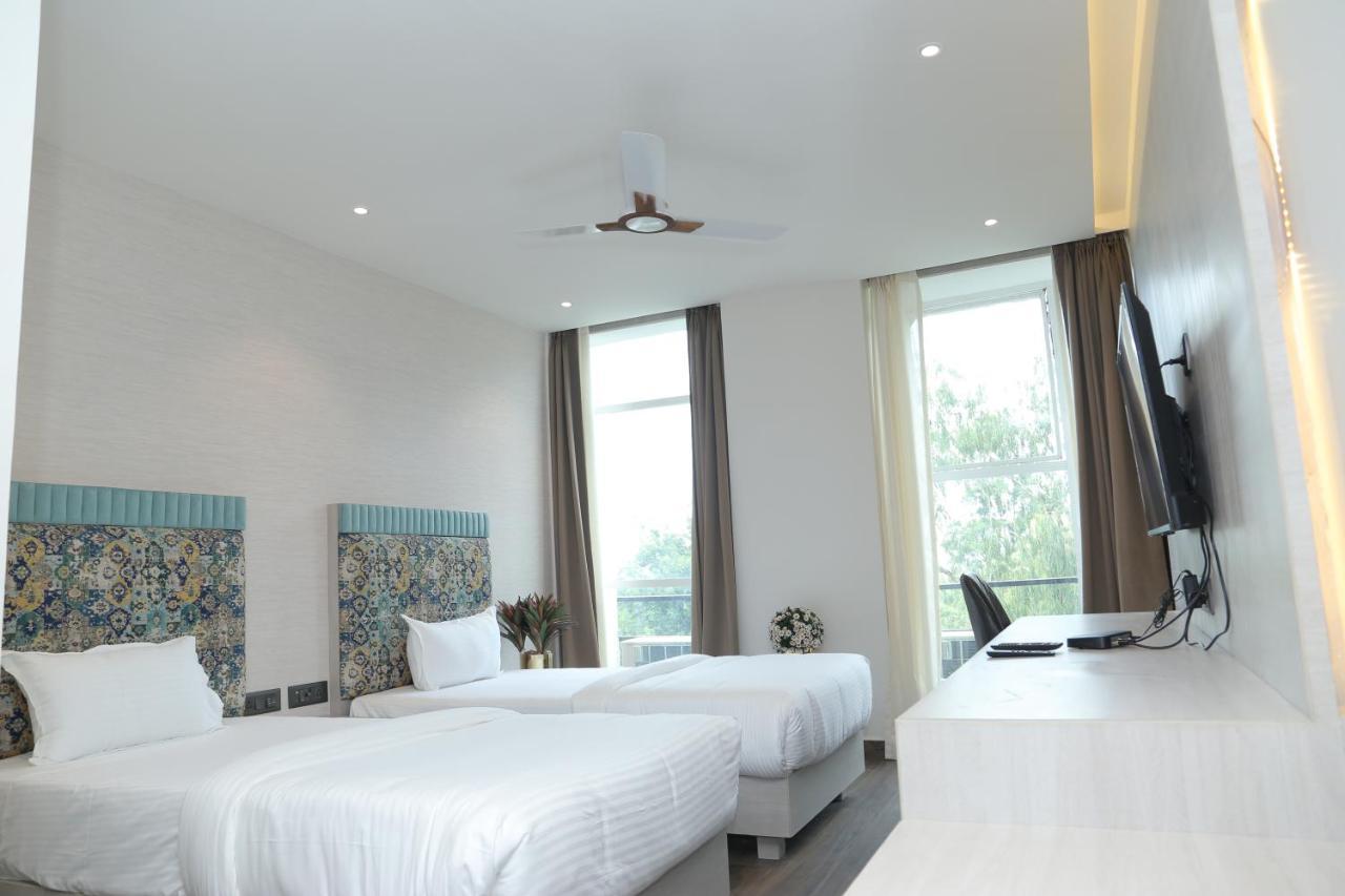 The Pearl Hotel Jamshedpur Exterior photo